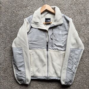 The North Face Denali Fleece Tan and Gray Fleece Jacket size Small women’s